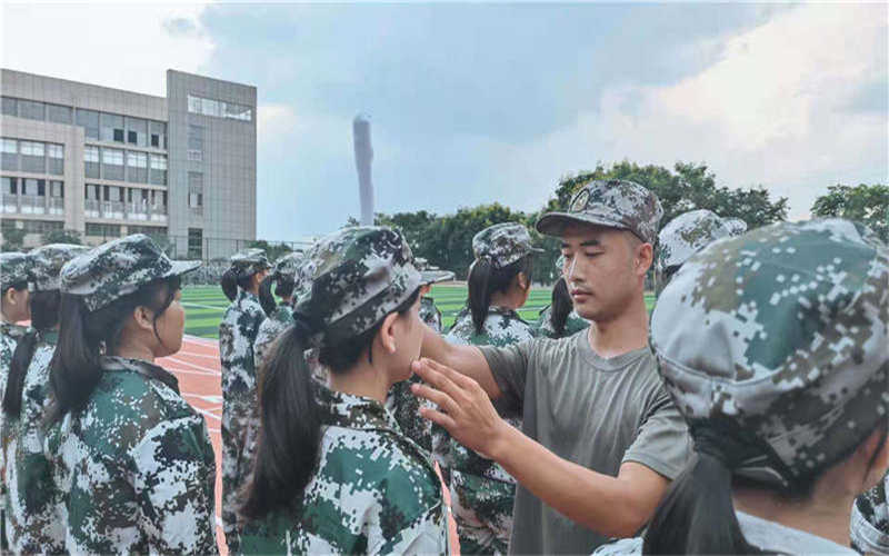 吉安市理工技工學校2021級新生國防素養(yǎng)教育訓(xùn)練活動
