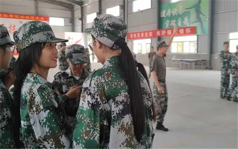 吉安市理工技工學校2021級新生國防素養(yǎng)教育訓(xùn)練活動