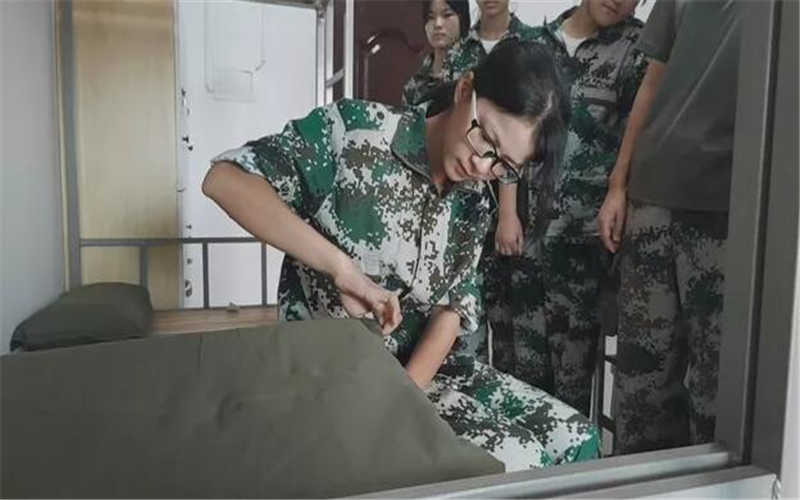 吉安市理工技工學校2021級新生國防素養(yǎng)教育訓(xùn)練活動