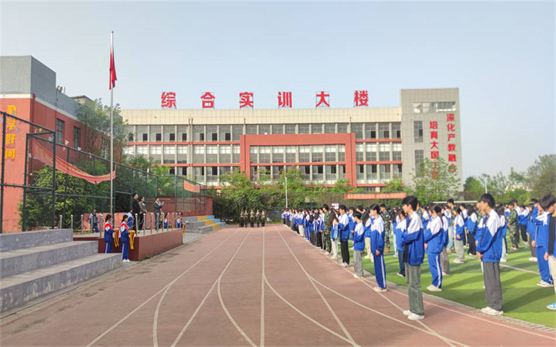 青春奮進正當時—吉安市理工技工學校早操紀
